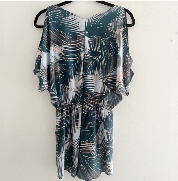 Astr The Label Blue Palm Print Romper Sz M NWOT - Picture 4 of 7
